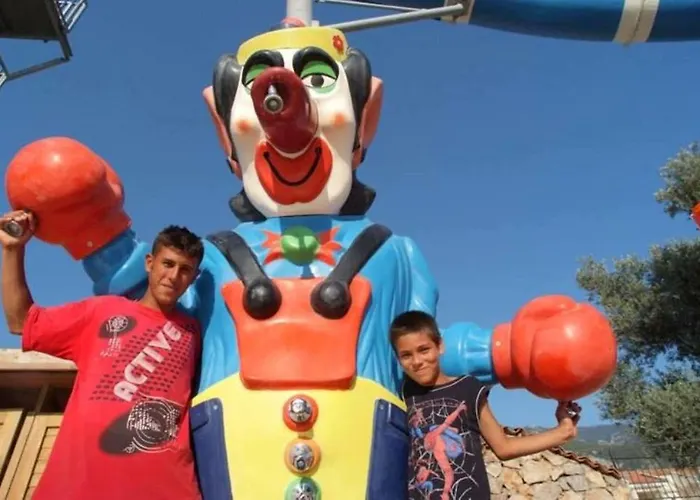 Szálloda The Grand Ucel 4*